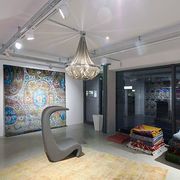 Beleuchtung im Ausstellungsraum bei Haghnazari Teppiche